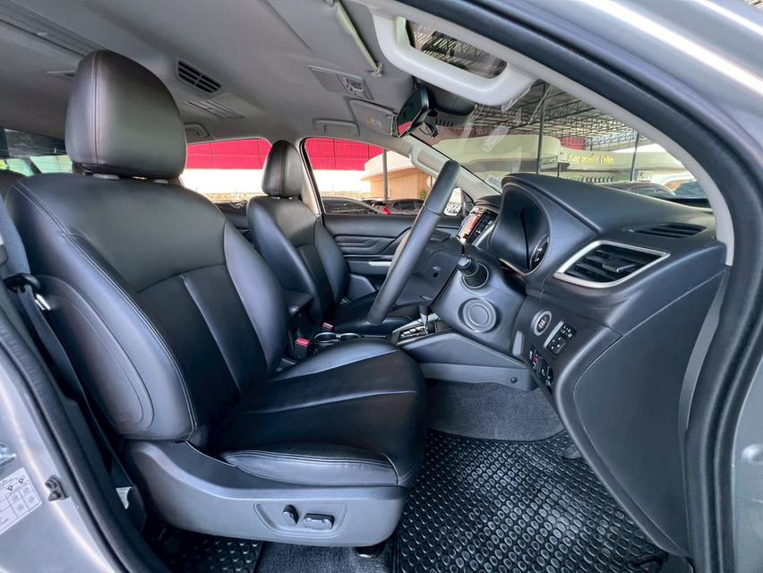 2019 MITSUBISHI TRITON 18-23, 2.4 GTโฉม PLUS DOUBLE CAB ตัวท็อปสุดสีเทา เกียร์ออโต้ เครื่องยนต์ดีเซล มือเดียวป้ายแดงซื้อสด รูปที่ 3