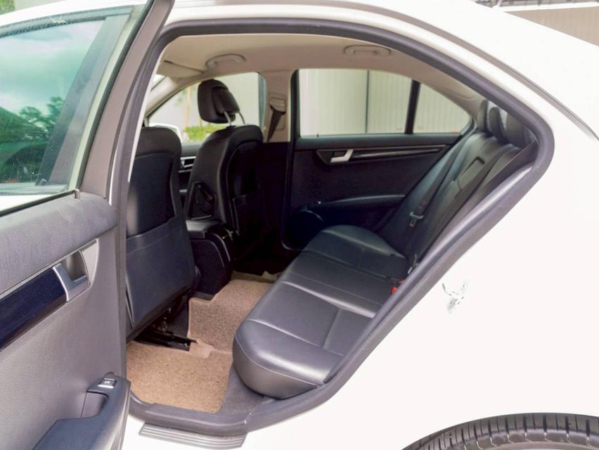 Mercedes Benz C200 CGI 1.8 (W204) ปี 2013 ♨️ #ประกันเครื่องเกียร์3ปี3หมื่นkm ♨️ 12