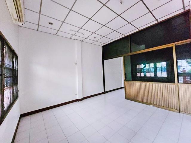 7-Eleven สนามหญ้า ซอยนวมินทร์ 131-141 4นอน 2แอร์ ตรงข้ามโลตัส ไทวัสดุ ทาวน์เฮ้าส์ 3 ชั้น 24ตร.วา 274 ตร.ม. 6