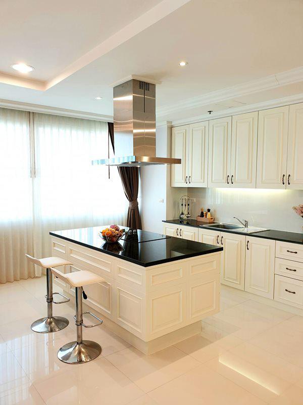 Luxury Service Apartment for rent Sukhumvit 39 Duplex Penthouses 4 bedrooms 4 bathroom Tel +66-62-993-5546 6