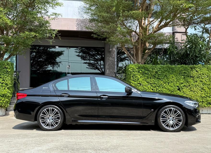 2019 BMW 530e MSPORT รถออกศูนย์ BMW THAILAND รถวิ่งน้อย เข้าศูนย์ทุกระยะ ไม่เคยมีอุบัติเหตุครับ 2