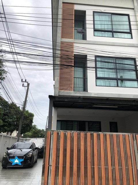 ขายทาวน์โฮม 3 ชั้น 42 ตรว. หลังมุม ซอยปุณณวิถี 31 สุขุมวิท 101 ใกล้ BTS ปุณณวิถี 1