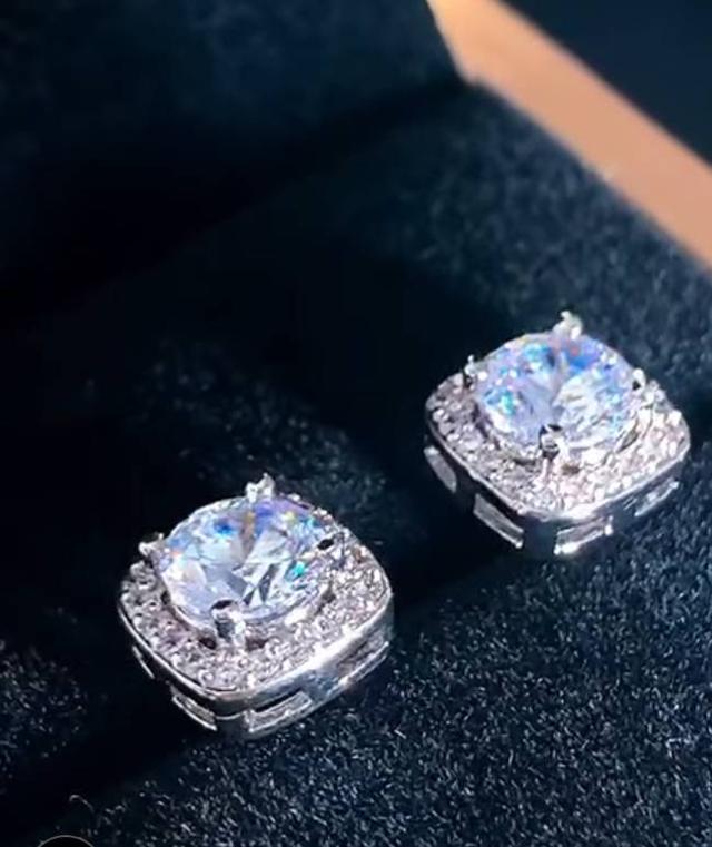 จิวเพชร พร้อมใบรับรอง เพชรน้ำดีมีคุณภาพ เหมาะสำหรับใส่ออกงานสวยดูงามตา- ปุอามี่ Diamond Lap Rama2 (083-2469526)