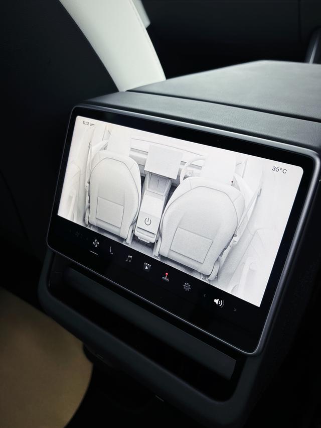 2025 Tesla Model Y long range AWD ** LAUNCH SERIES ** Limited Edition รูปที่ 11