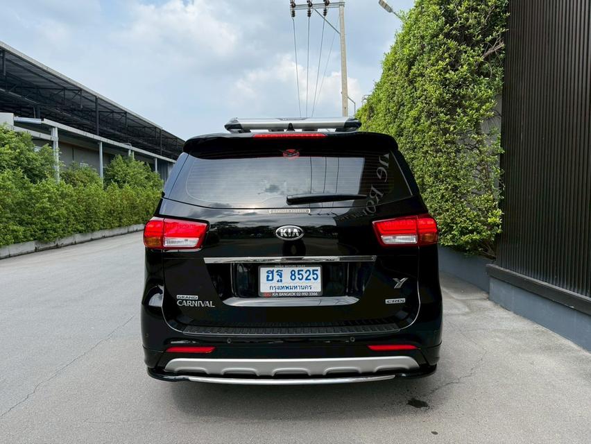 KIA GRAND CARNIVAL EX CRDI 2017 จด18 สีดำ ภายในสีเบจ รถมือเดียวตั้งแต่ป้ายแดง