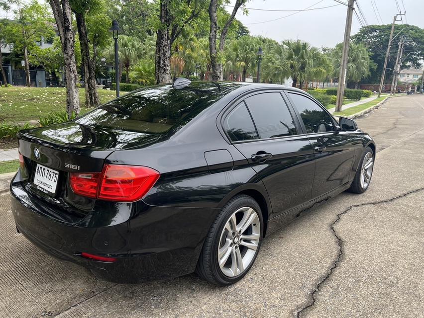 BMW 316i F30