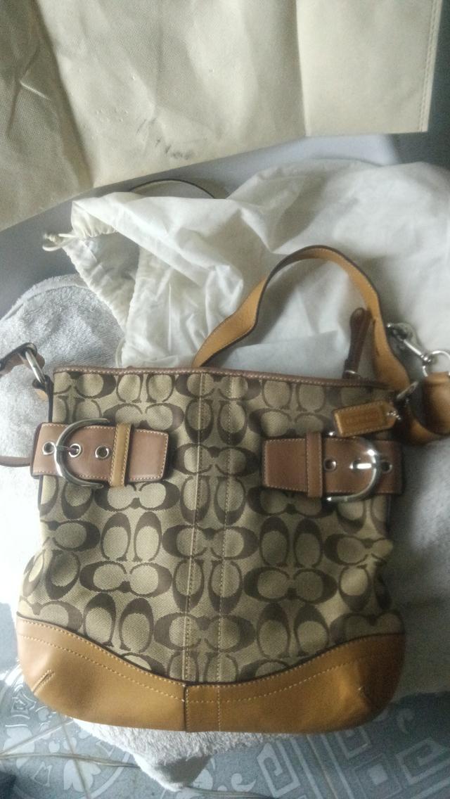 กระเป๋า Coach Signature Jacquard Canvas Soho Duffel Bag (มือสอง สภาพดี ) รูปที่ 6