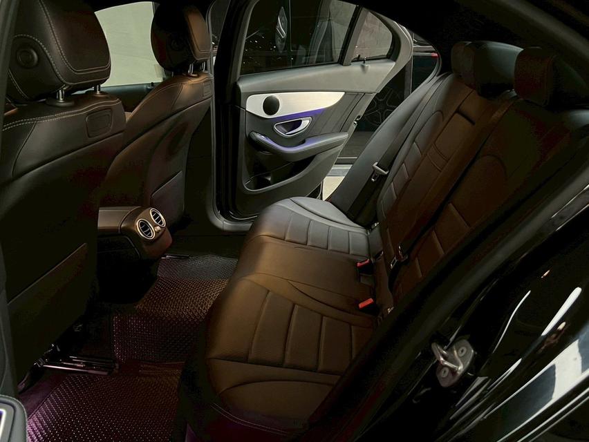 Mercedes-Benz C300e AMG Dynamic Sedan 11