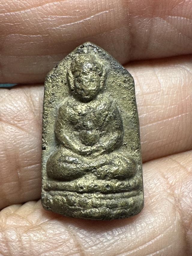 องค์ละ1000🙏พระชัยวัฒน์ครึ่งซีก ไม่ทราบที่🙏รูปหล่อพระสังขจายกะหลั่ยทอง ไม่ทราบที่ ก้นมีจาร