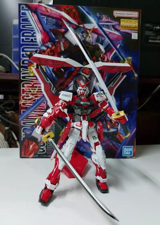 โมเดลกันดั้ม รุ่น MG Gundam Astray Red Frame Revise 1