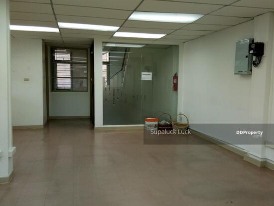 ให้เช่าพื้นที่ 180 ตารางเมตร (ชั้น 4) ติดถนนสุขุมวิท ห่างจาก BTS อุดมสุข เพียง 250 เมตร 10
