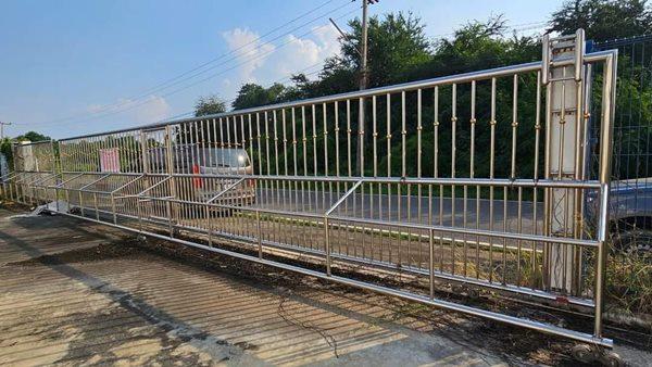 ขายโกดังสินค้า เมืองราชบุรี พร้อมออฟฟิศสำนักงาน ติดถนนหลัก เดินทางสะดวก เนื้อที่ 2 ไร่ 2 งาน 60 ตรว. โทร 096-2893945 7