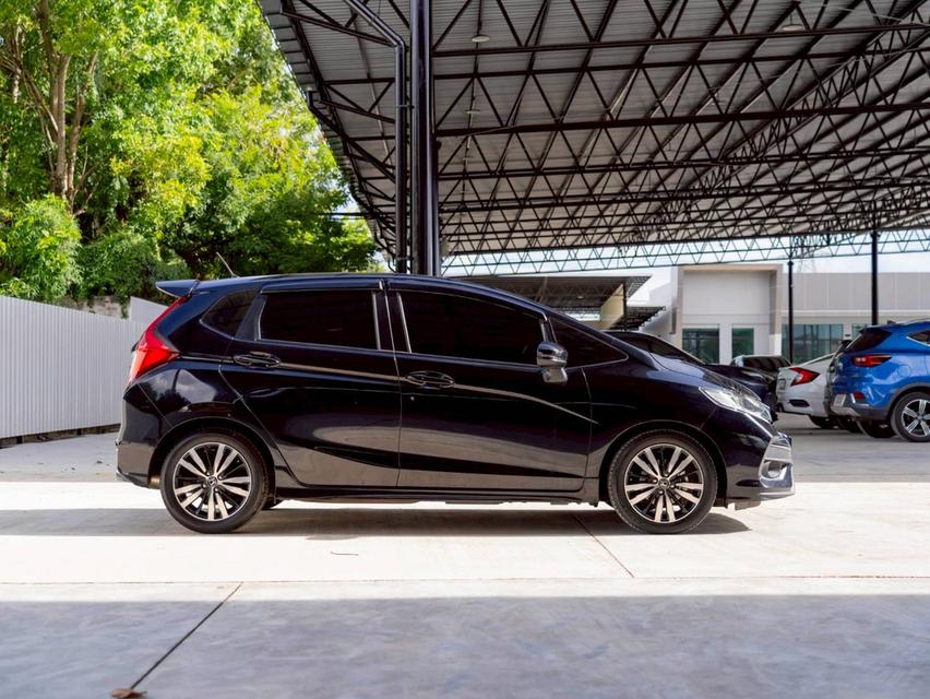 Honda Jazz 1.5RS ปีจด 2019 เข้าศูนย์ทุกระยะ 6