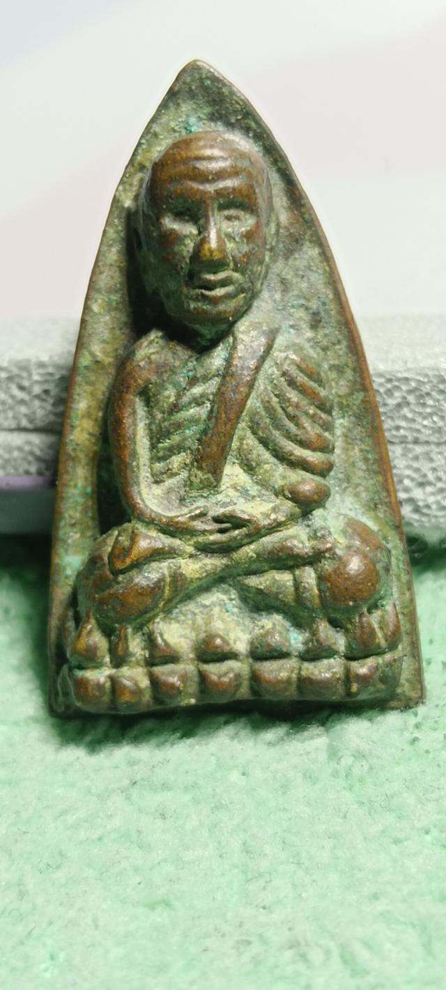 หลวงปู่ทวดเตารีด วัดช้างให้