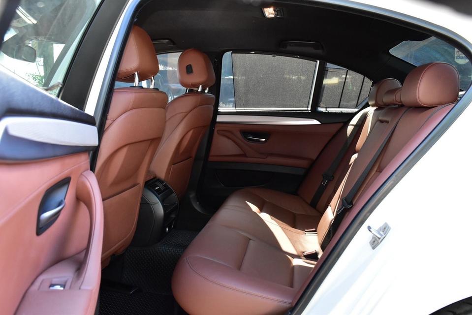 (แจ้งรหัสรถ PB8263) 🔥 BMW 520d M Sport LCI ปี 2016 สีขาว รูปที่ 8