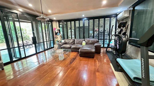 ขายบ้านหรู 3 ชั้นพร้อมเฟอร์นิเจอร์สุดคุ้มค่า 8