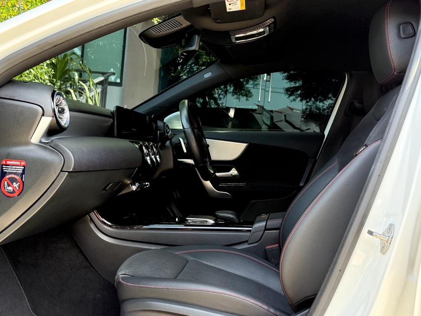 2023 BENZ A200 AMG รถมือเดียว สภาพป้ายแดง รถวิ่งน้อยเพียง 4X,XXX กม เข้าศูนย์ทุกระยะ ไม่เคยมีอุบัติเหตุครับ 13