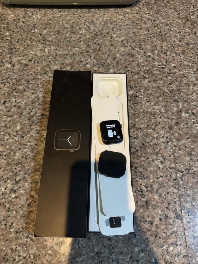 ขายๆๆๆถูกๆๆๆApple Watchซีรี่5สีดำ44MM Nike ตัวหายาก GPS Celluer สูนTrueการใช้งานดีเยี่ยม100%ทุกๆฟังชั่นเครื่องรีสโตได้หมดไม่ติดแอคเค้าใดๆคับ  สภาพ: 9