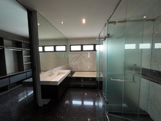 ให้เช่าทาวน์โฮม 3 ชั้น 29.9 ตร.ว. The Landmark เอกมัย-รามอินทรา Luxury ใกล้เลียบด่วน 7