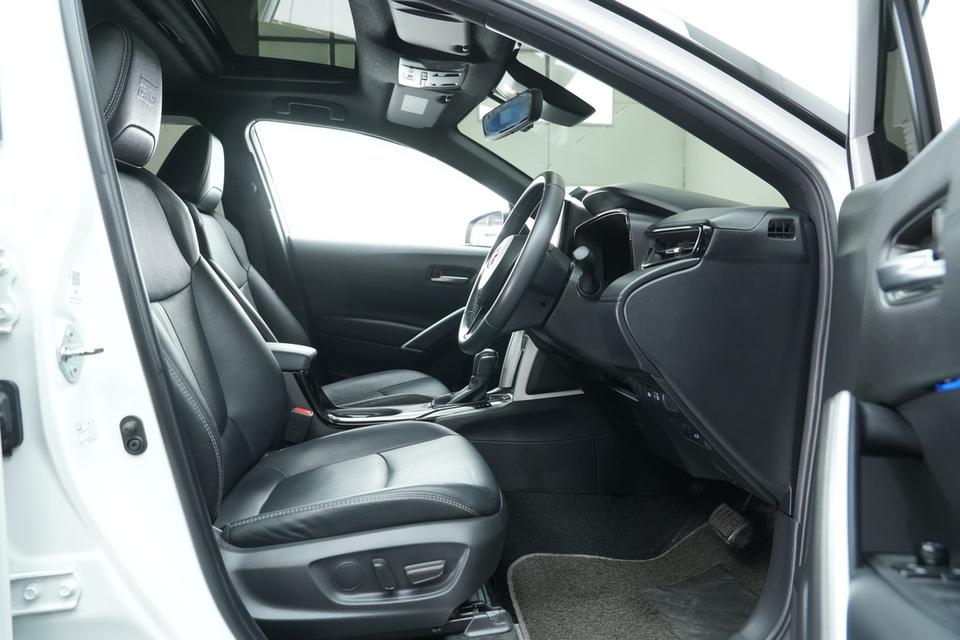 2022 Toyota Corolla Cross 1.8 Hybrid Premium Safety GR Sport SUV สีขาว เลขไมล์ 47175 กม. 14