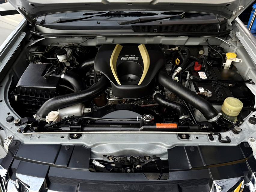 Isuzu D-Max Hi-Lander Cab Auto 2.5 VGS Z สีเทา ปี 2013 เกียร์ออโต้ 7