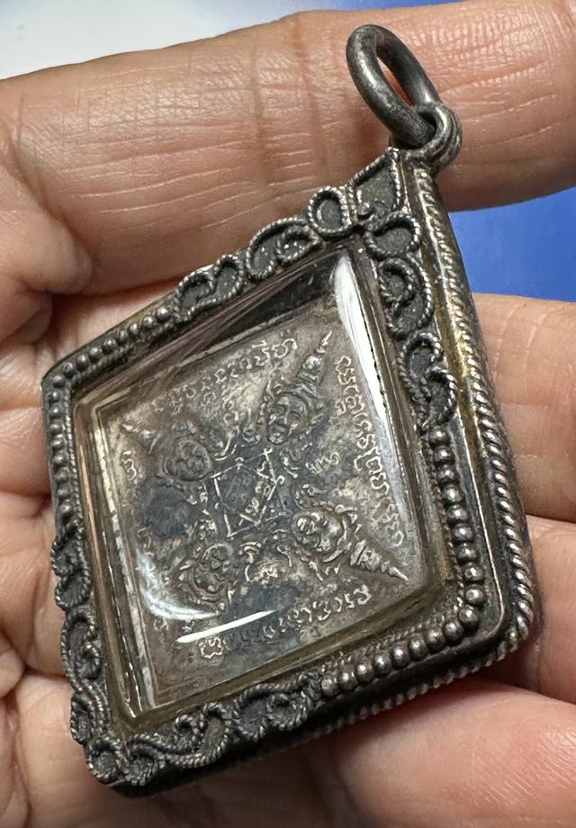 เหรียญพระพรหมสี่หน้า เนื้อเงินหลังจาร เลี่ยมเงิน ไม่ทราบที่ รูปที่ 5