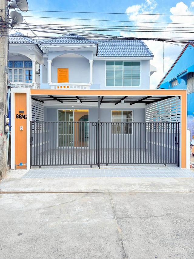 หมู่บ้านอยู่เจริญ 4 (ถนนเมน) ลำลูกกา ปทุมธานี 20
