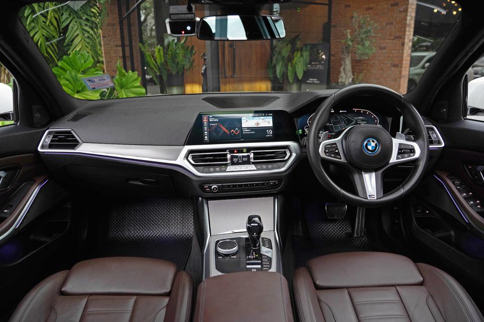 BMW 330e M Sport Plug-in Hybrid ปี2022📌𝟯𝟯𝟬𝙚 เข้าใหม่วิ่งน้อย 🛠พร้อม 𝘽𝙎𝙄 & 𝙒𝙖𝙧𝙧𝙖𝙣𝙩𝙮 ถึง 2027 3