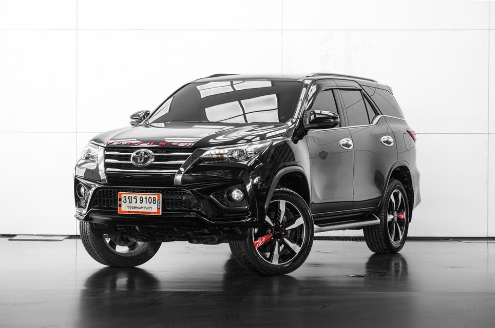 2019 TOYOTA FORTUNER 2.4 V 2WD SUV สีดำ เลขไมล์ 120847 กม.