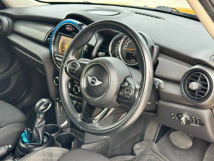 รหัสรถ PAT8003 Mini Cooper D 5-Turer RHD ปี 2017 สีส้ม (F55) 9