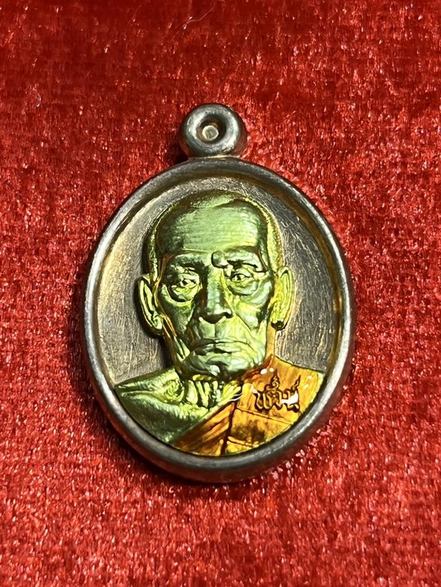 234. เหรียญเม็ดแตง เลื่อนสมณศักดิ์ 65 หลวงพ่อพัฒน์ วัดห้วยด้วน นครสวรรค์ เนื้อทองแดง หน้ากากทองทิพย์ ลงยาจีวร