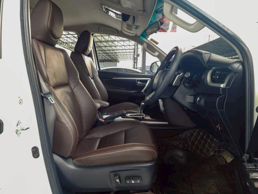 TOYOTA FORTUNER 2.4 V 2WD ปี 2019 8