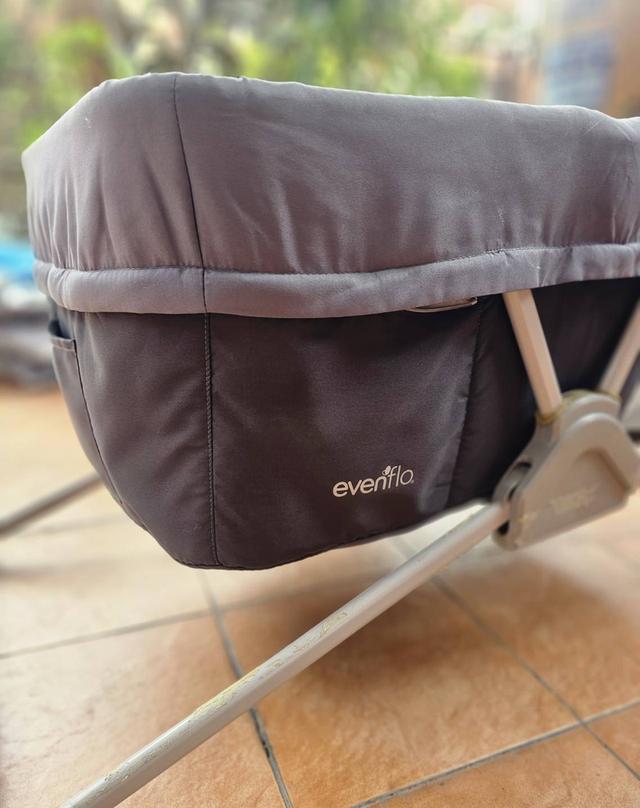 เปลเด็ก Evenflo เตียงเด็กพับเล็ก รุ่น Villi สำหรับเด็กแรกเกิด - 15 เดือน มือสอง สภาพดี 7