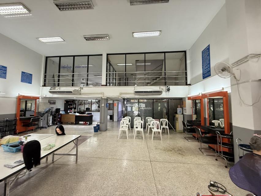 ขายอาคารพาณิชย์ 2 ห้องติด (4 ชั้นครึ่ง) ทำเล “คูเมืองเชียงใหม่” (ขายต่ำกว่าราคาประเมิน) ถนนมณีนพรัตน์ 7