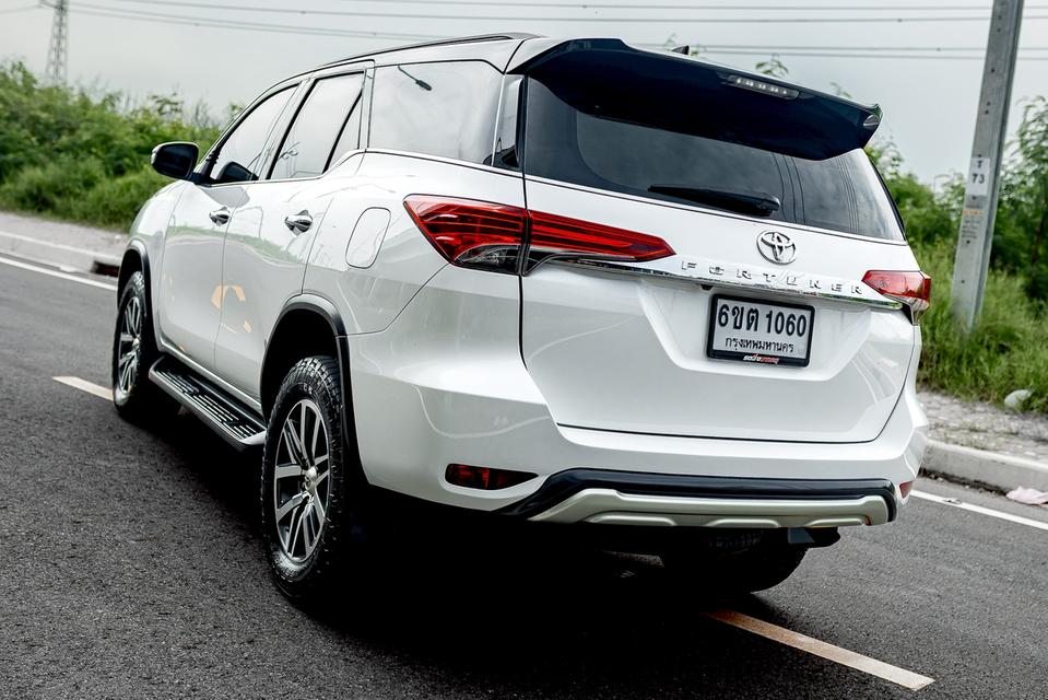 Toyota Fortuner 2.4V ปี18 6