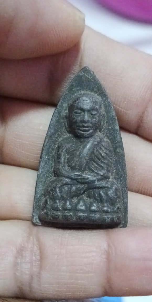 หลวงปู่ทวด พิมพ์หลังหนังสือ (ทรงเตารีด) ปี 2505 วัดช้าง