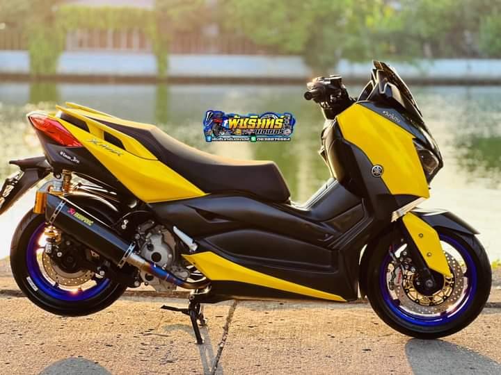 Yamaha Xmax สีเหลืองสดใส 3