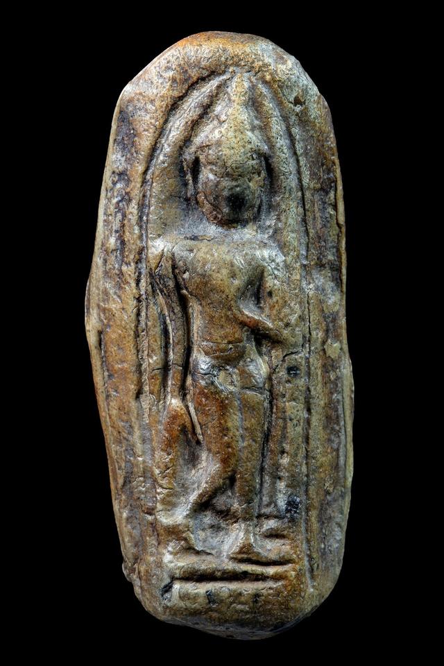 พระลีลาเม็ดขนุน เนื้อดิน