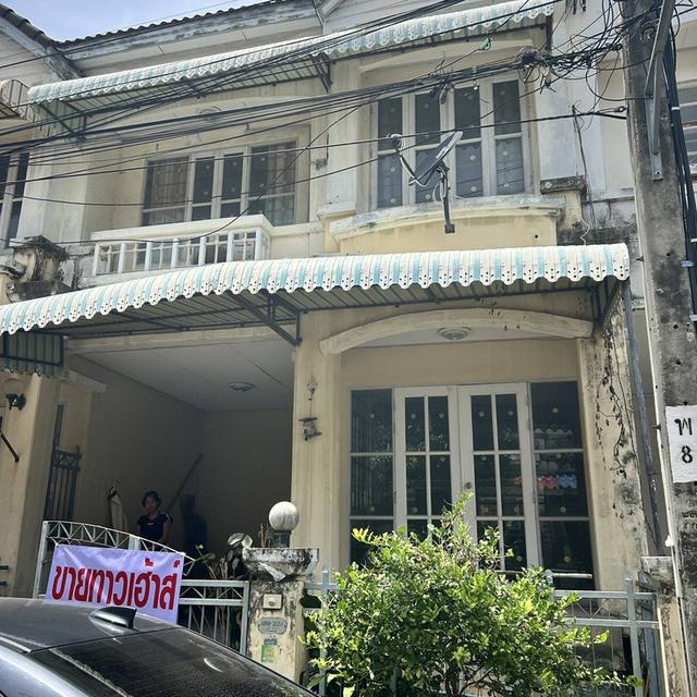 หมู่บ้านบุศรินทร์ ซอย 5 เข้าซอยมา10 เมตร เจอสี่แยกเลี้ยวซ้าย บ้านหลังที่ 2 ขวามือ 3