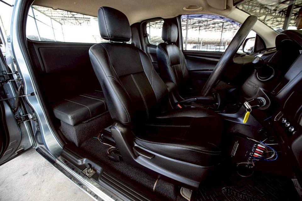 Isuzu D-Max Space Cab 2.5L ดีเซล ปี 2013 สีเทา เกียร์ธรรดา  11