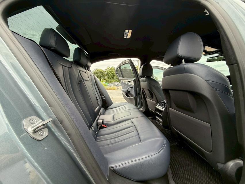 BMW 520 d M-Sport ปี 20 สีเทา ดีเซล ไมล์น้อย 71000 โลแท้ๆ เจ้าของมือเดียวสภาพเหมือนป้ายแดง รถสีเดิม รถออกศูนย์ 12