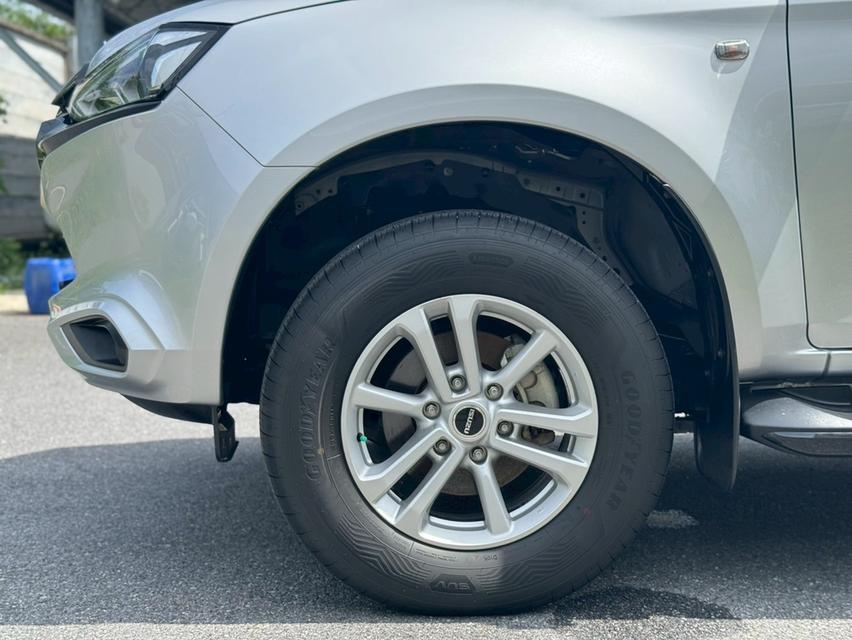 ISUZU MUX Wagon 4dr Active 7st Auto 6sp RWD 1.9DCT Y2021. สีเทา ออโต้  8