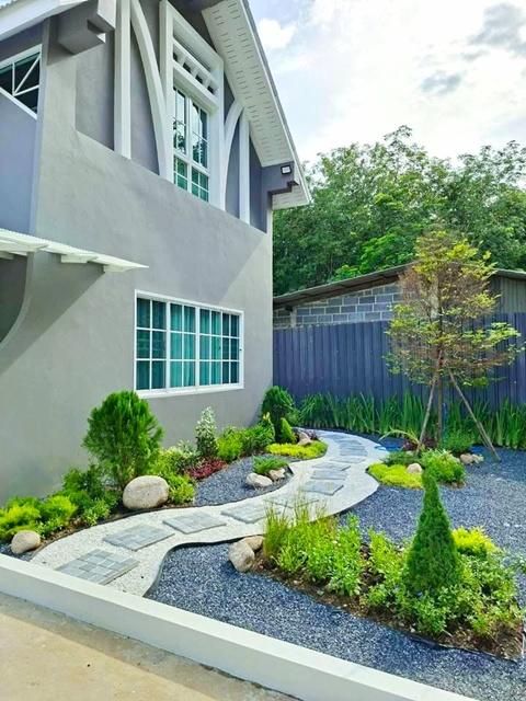 แปลงยาว ฉะเชิงเทรา ให้เช่าบ้านรีสอร์ทสุดหรู พร้อมพื้นที่สวนขนาดเล็ก 300 ตร.วา. รร.วัดหัวสำโรง 1.6 กม.900 ตร.ม. จัดเต็มเฟ 2