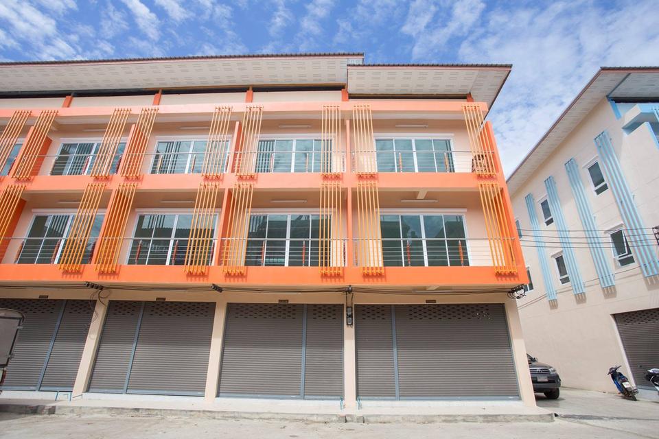 อาคารพาณิชย์ 3 ชั้น ใจกลางเมืองนครสวรรค์บนถนนโกสีย์ 2 ห้องนอน 2 ห้องน้ำ 2