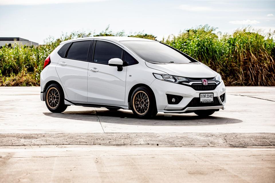 Honda Jazz 1.5 SV ปี 2014 สีขาว มือเดียวป้ายแดง