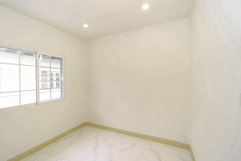 ขาย ทาวน์เฮ้าส์รีโนเวทใหม่เอี่ยม หมู่บ้านบัวทอง 4  9