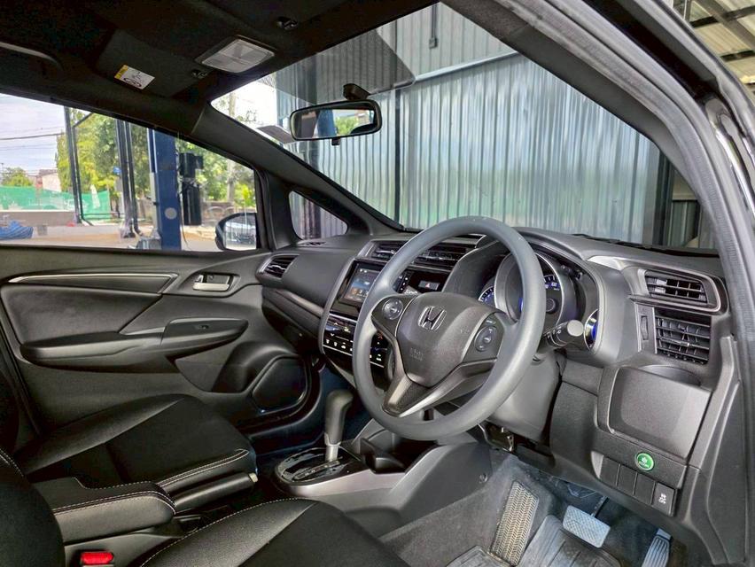 Honda Jazz 1.5RS ปีจด 2019 เข้าศูนย์ทุกระยะ 16