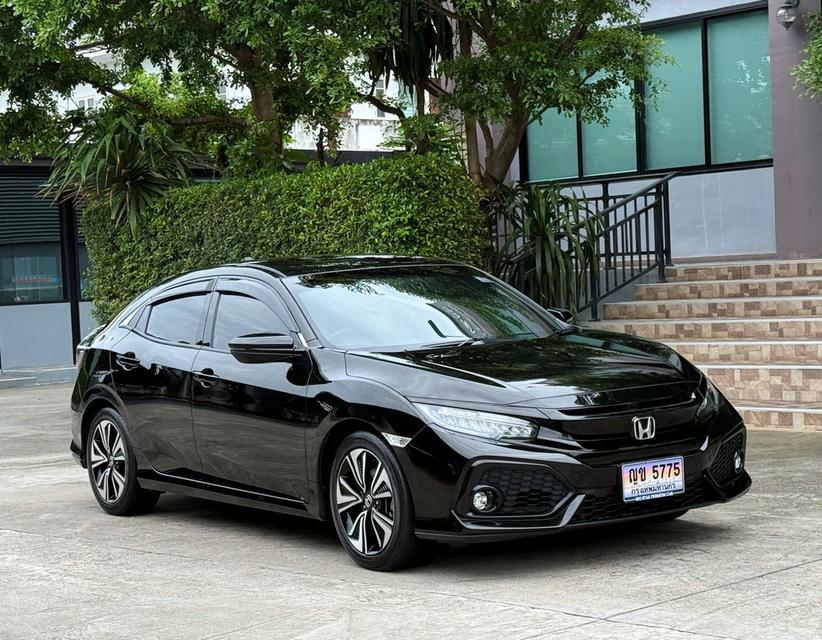 2020 HONDA CIVIC FK 1.5 TURBO รถมือเดียวออกป้ายแดง รถวิ่งน้อย เข้าศูนย์ทุกระยะ รถไม่เคยมีอุบัติเหตุครับ
