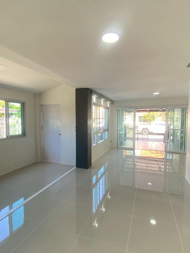 ทาวน์เฮาส์ 2 ชั้น ,หลังมุม เนื้อที่ 23.9 ตร.วา ขายหมู่บ้านกลอรี่เฮาส์ ถ.รามอินทรา 65 แยก 2-2 แขวงท่าแร้ง เขตบางเขน กรุงเทพฯ  5