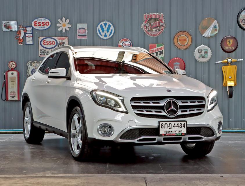 MERCEDES-BENZ GLA200 W156 1.6 Urban ปี 2019